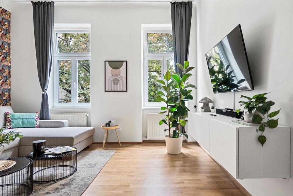 Cozy generous City Apartment 10 min to city centre Contactless 24h Check In — 4-Star Luxury Hotel in Vienna, Austria