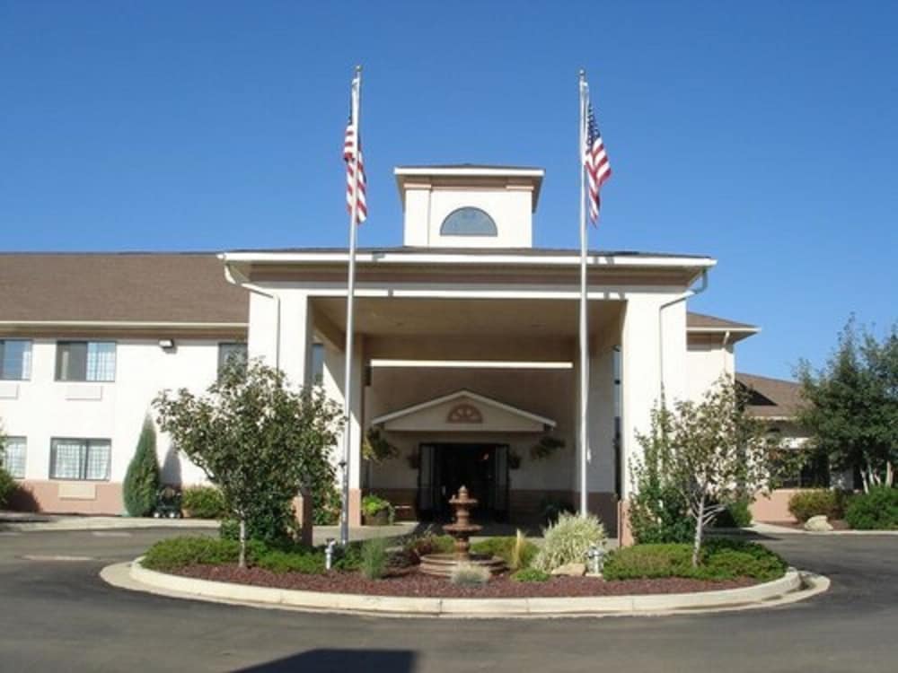 Holiday Inn Express Hotel & Suites Raton by IHG - photo 52