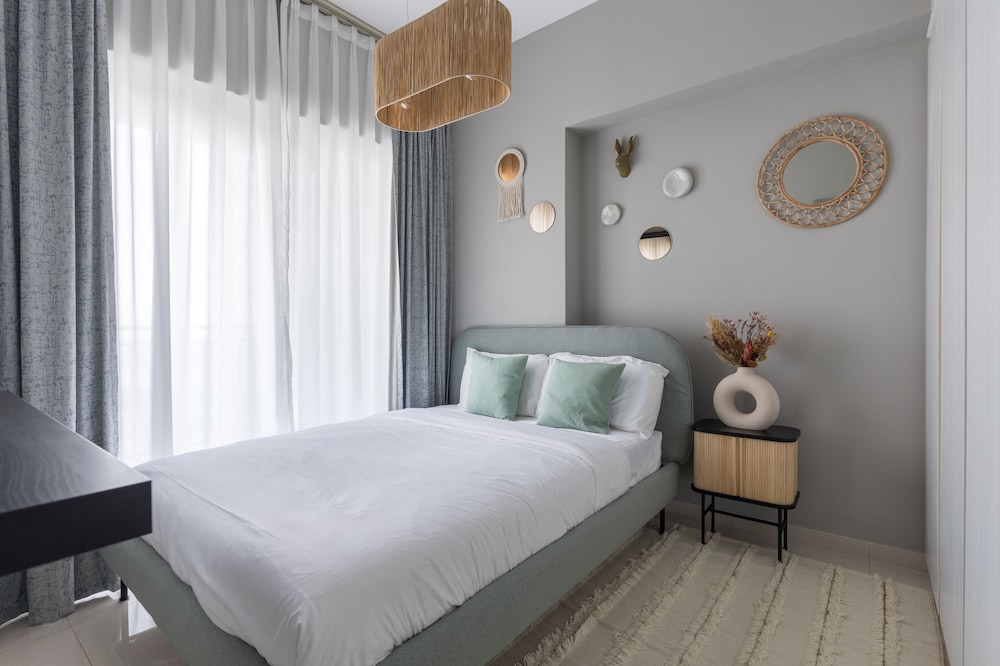 Quiet 1BR with river view — 4-Star Luxury Hotel in Dubai, United Arab Emirates