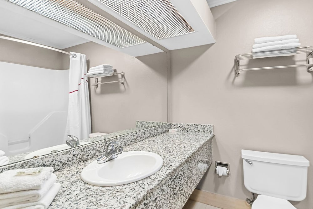 Red Roof Inn Lexington Hamburg - photo 23