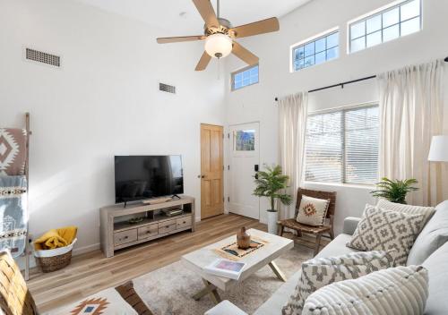 2BR Home with Breathtaking Red Rock Views Hot Tub and in Top Location — 4-Star Luxury Hotel in Sedona, United States