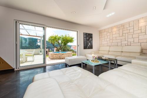 Penthouse Viewpoint