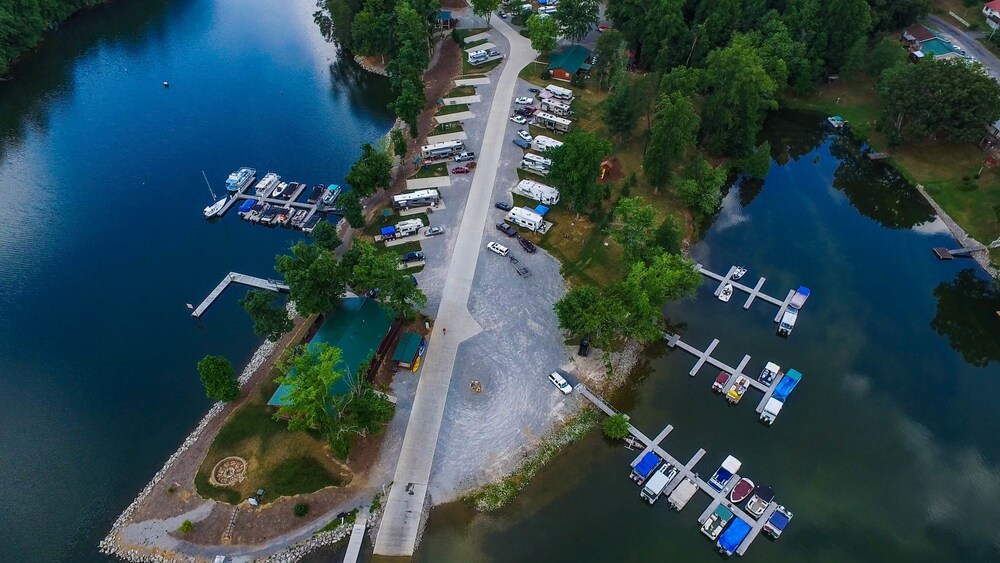 Blue Water Resort - photo 9