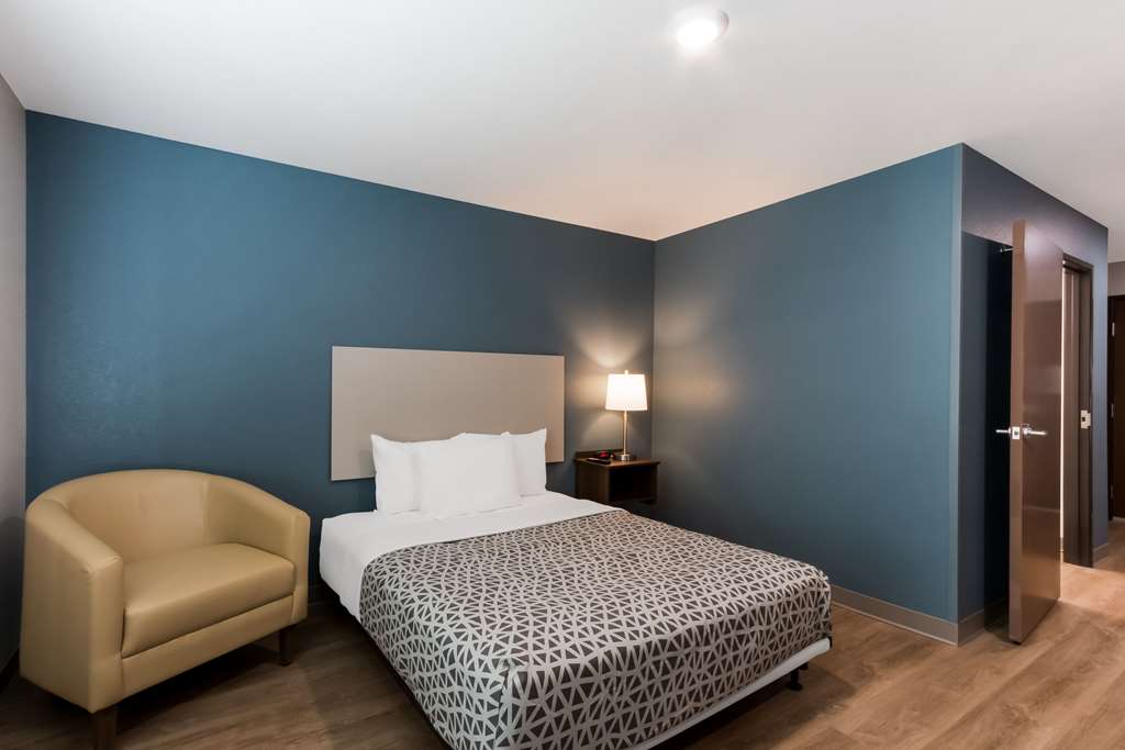 Woodspring Suites Chandler Airport - photo 14