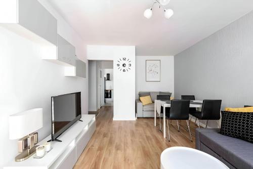 Leisure Central Zlota Lovely 2 Bedroom — 4-Star Luxury Hotel in Warsaw, Poland