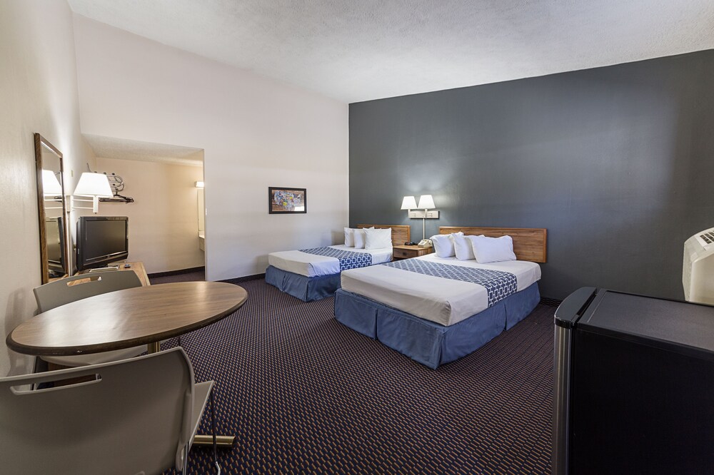 Parkview Inn and Conference Center - photo 3