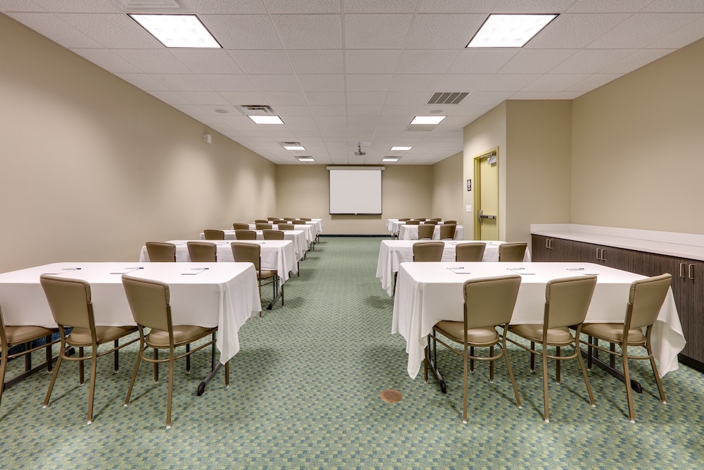 Candlewood Suites Salina by IHG - photo 26