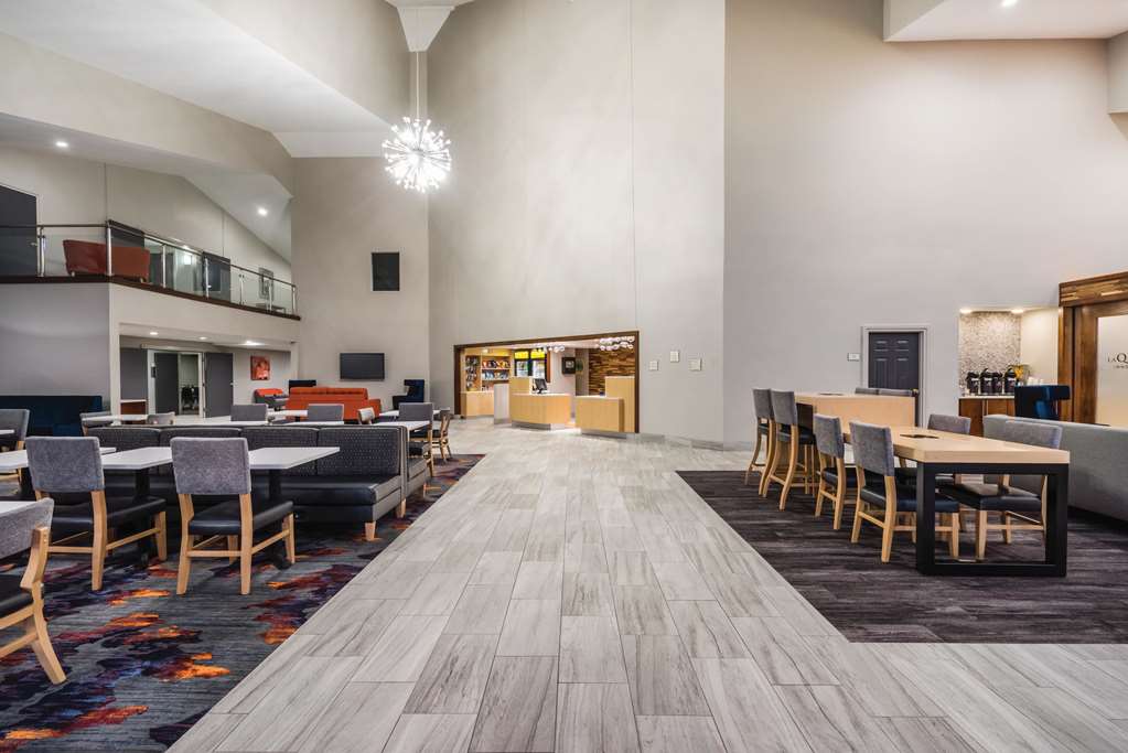 La Quinta Inn & Suites by Wyndham Chattanooga Hamilton Place - photo 8
