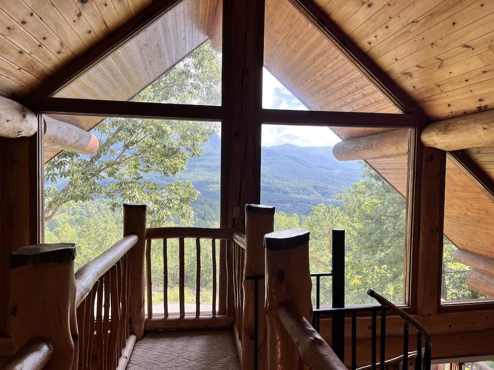 Snow Hill Secluded W Mountain Views 2 Bedroom Cabin by Heavenly Views Resort - photo 9