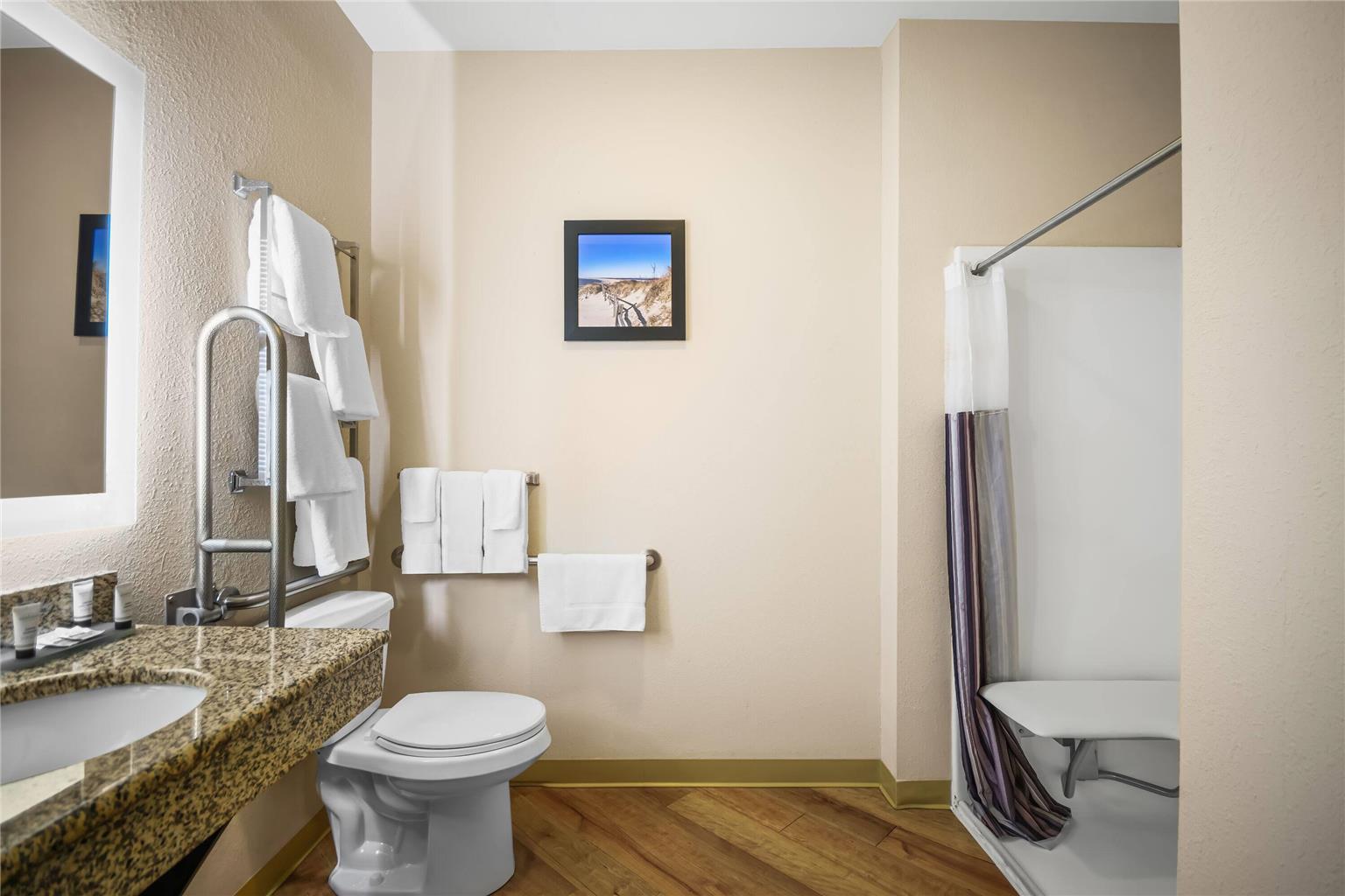 La Quinta Inn & Suites by Wyndham Stonington Mystic Area - photo 27