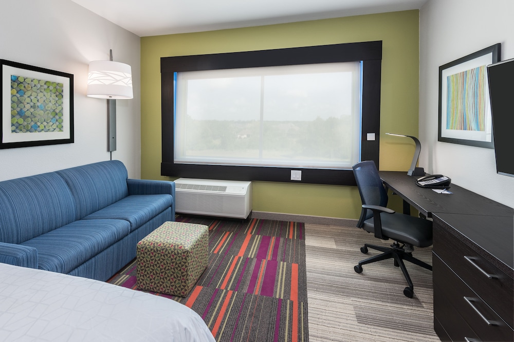 Holiday Inn Express & Suites Bryan College Station by IHG - photo 11