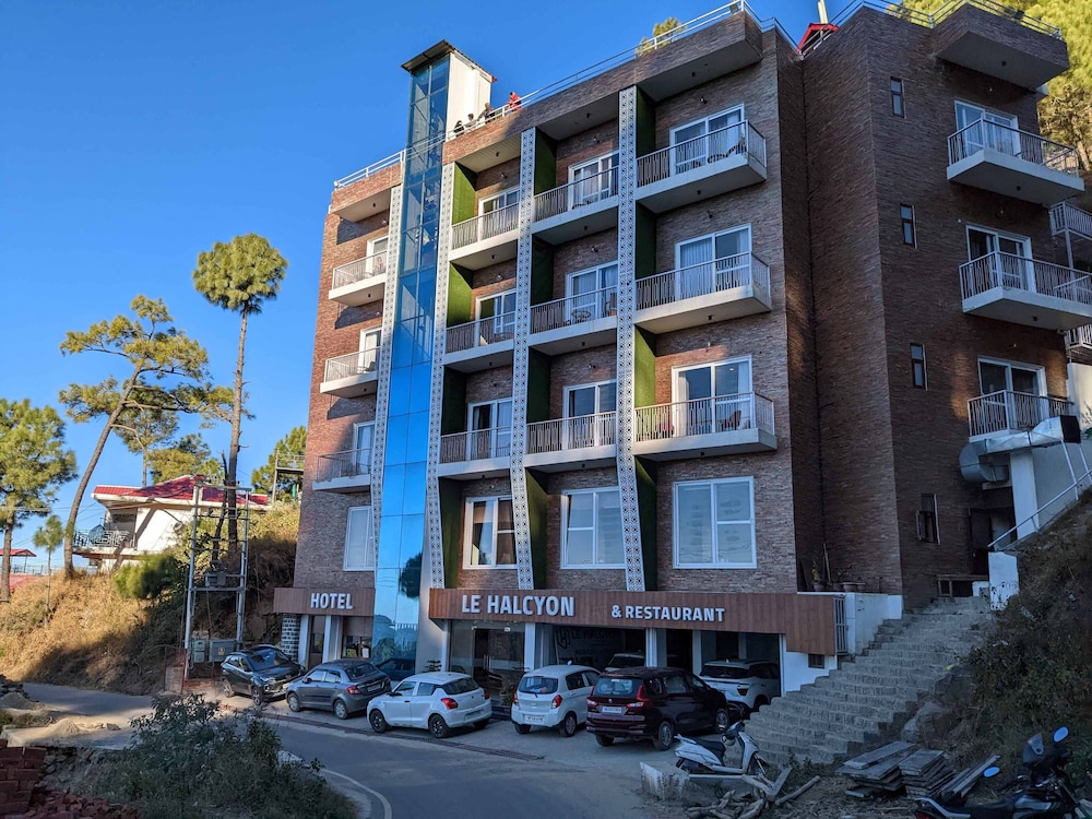 Hotel Le Halcyon Kasauli in Solan, India