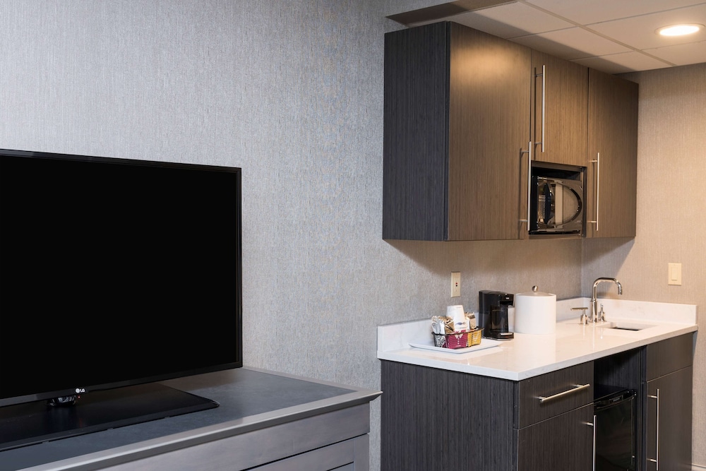 Hampton Inn Midland - photo 17