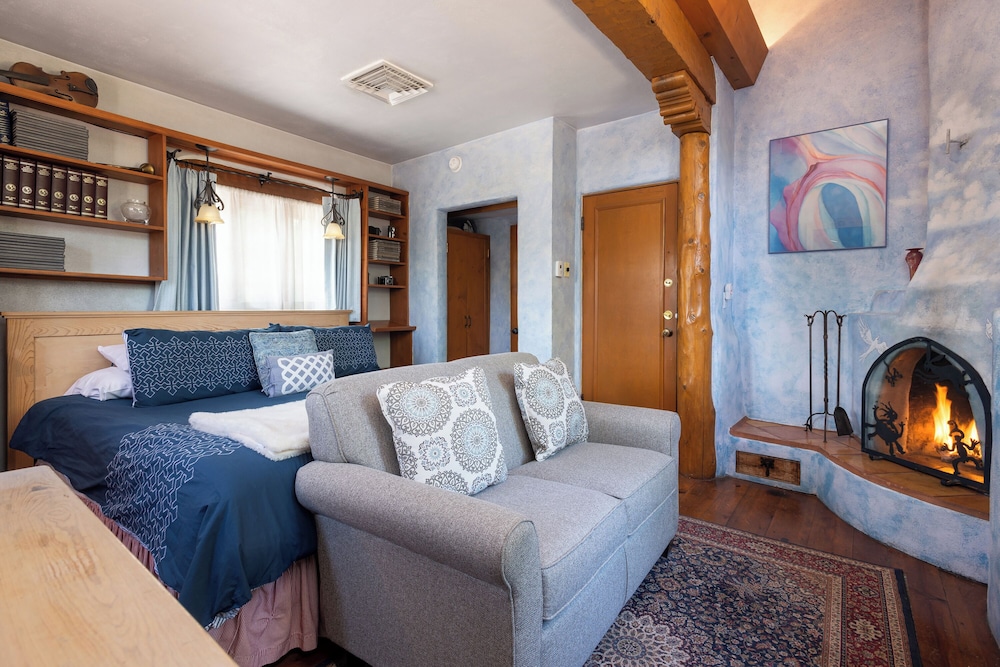 Inn on La Loma Plaza - photo 25