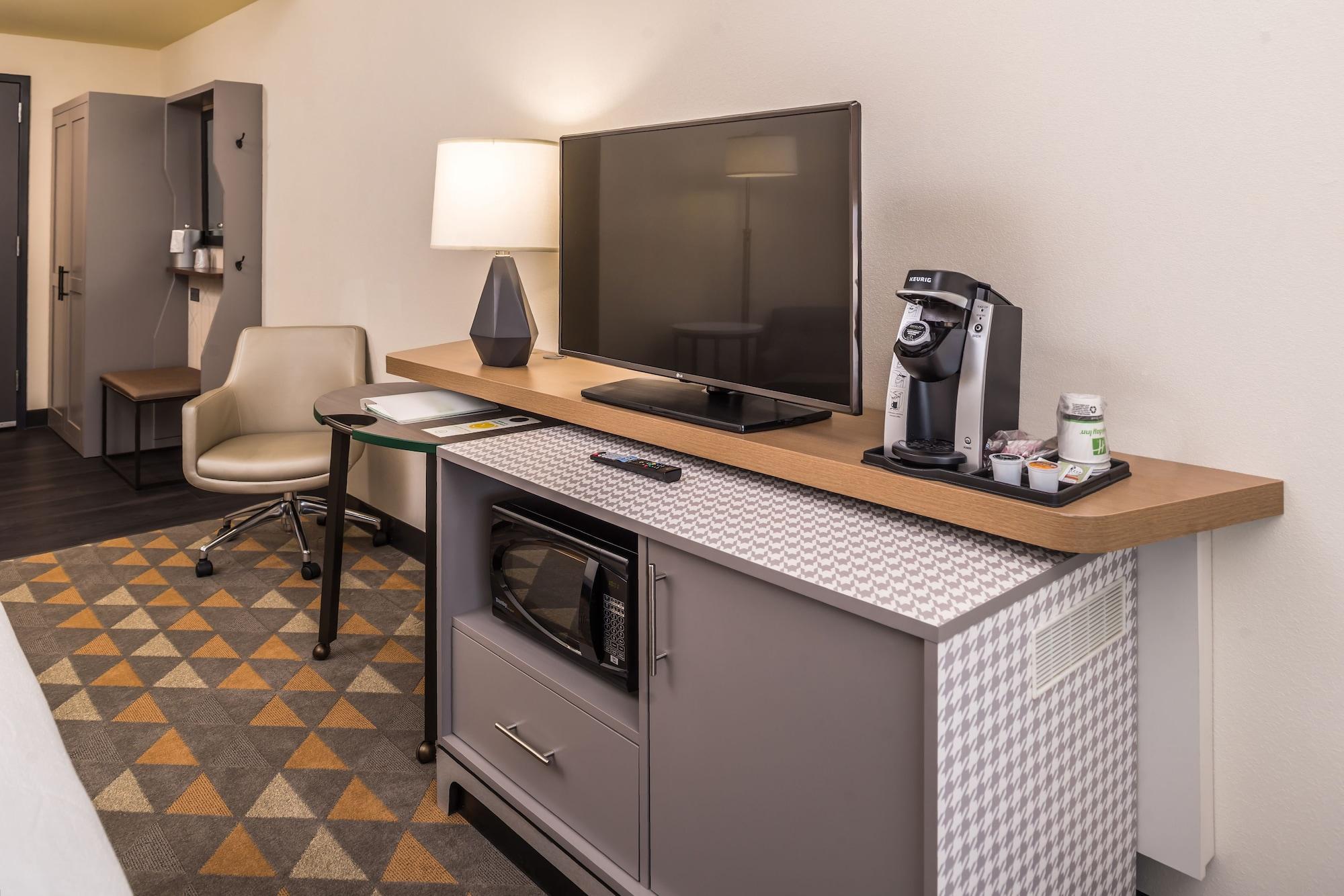 Holiday Inn Joplin by IHG - photo 24