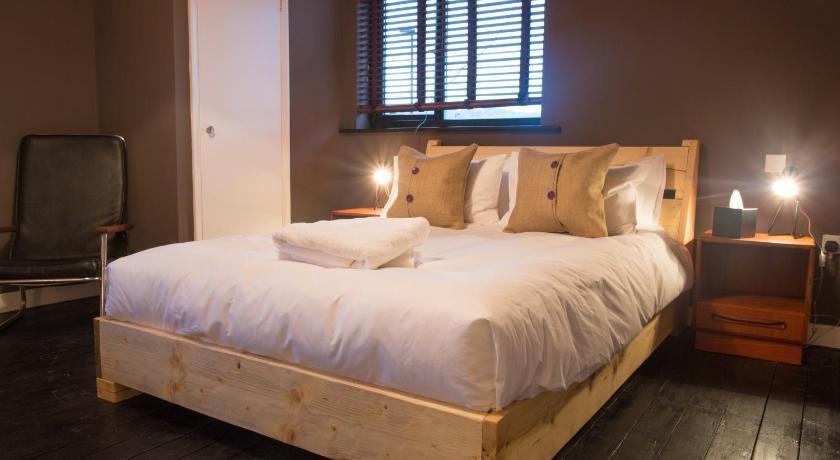 The Bear - carbon neutral hotel in Bath