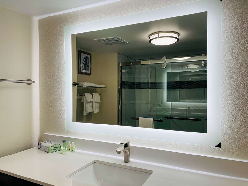 Quality Inn & Suites Lake Charles South - photo 11