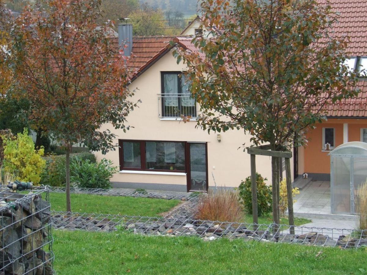 Ferienhaus Dorfgluck Bischof 97633 Sulzfeld Leinach — hotel in Sulzfeld