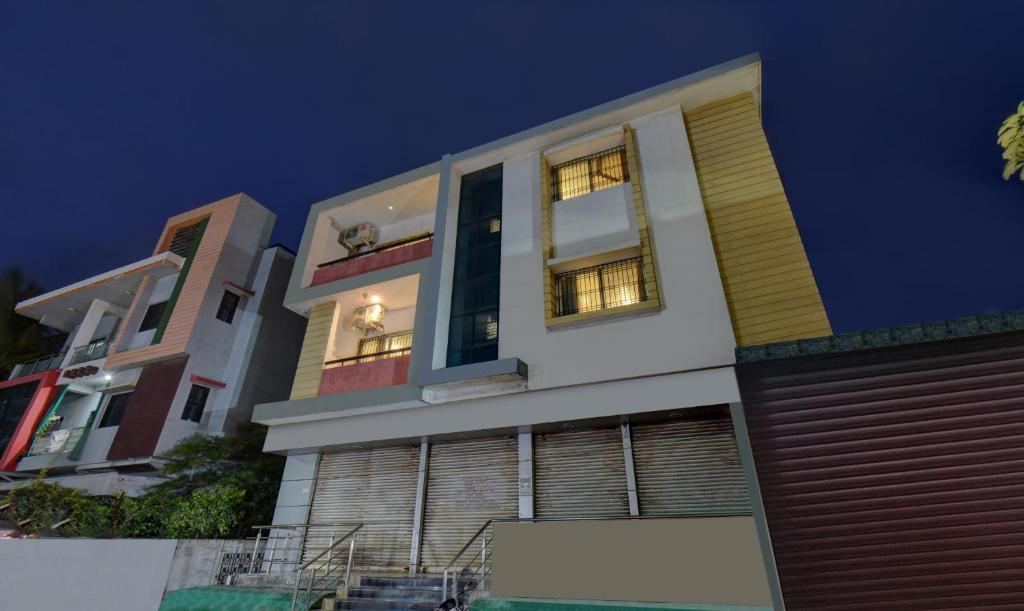 OYO 10507 Hotel Platinum