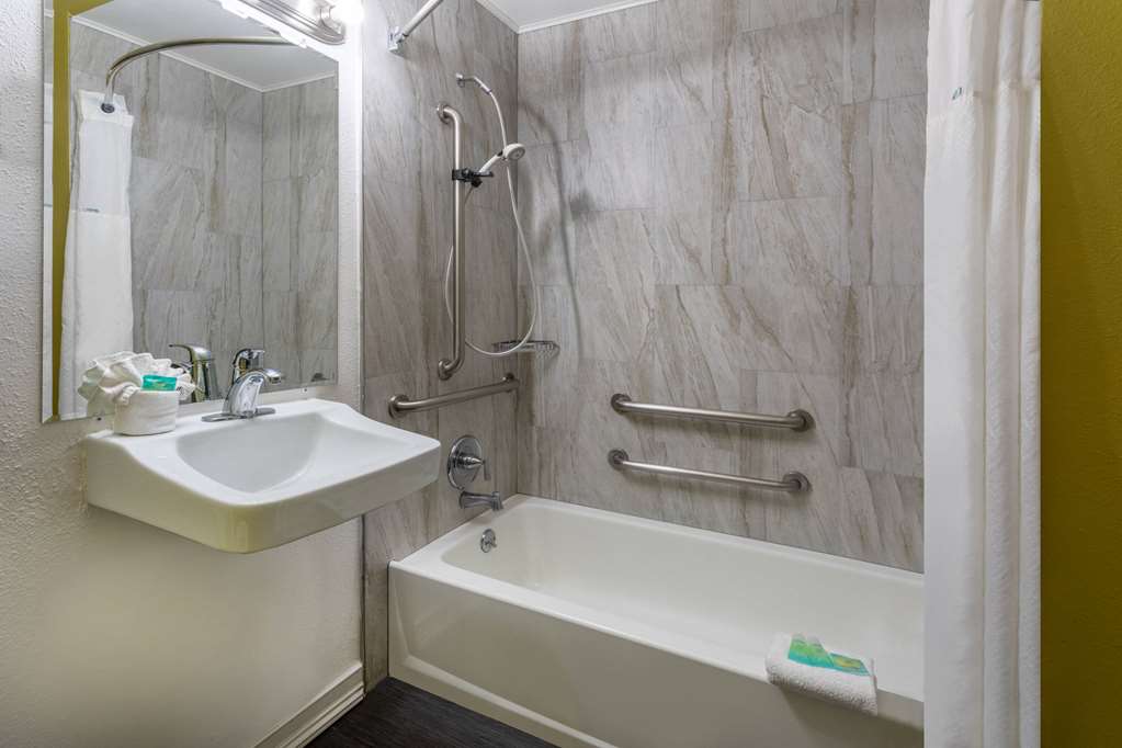 Super 8 by Wyndham Conference Center NAU Downtown - photo 32