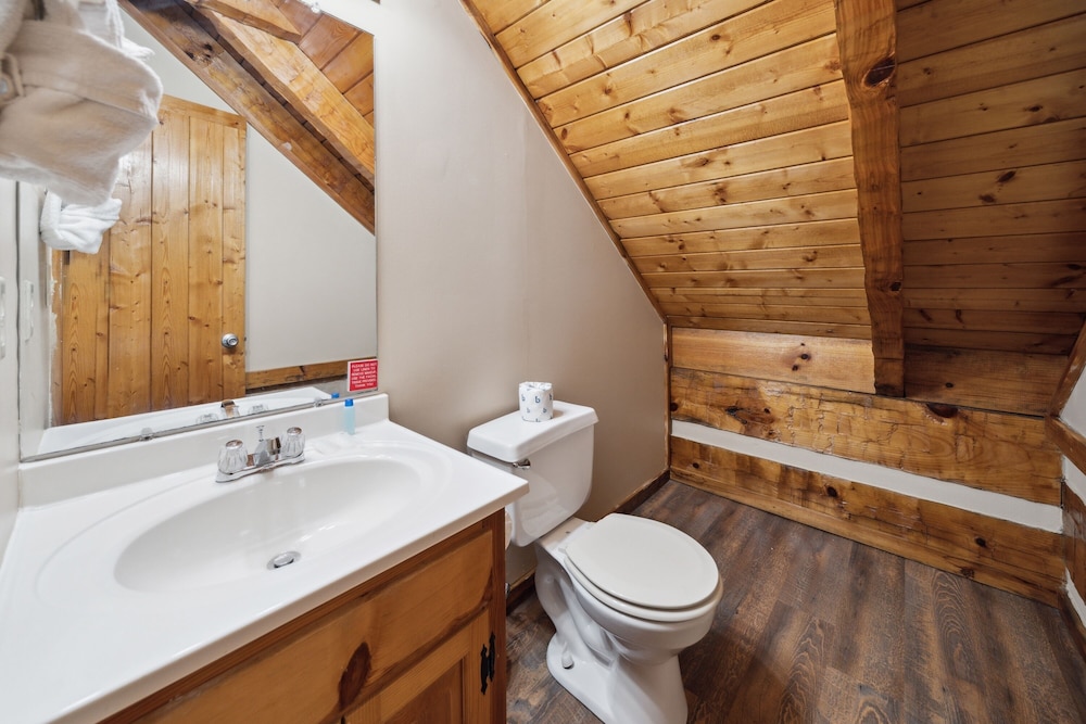 An Affair To Remember 1 Bedroom Cabin by Heavenly Views Resort - photo 13