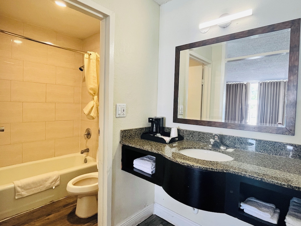 Rodeway Inn Silver Springs Ocala East - photo 25