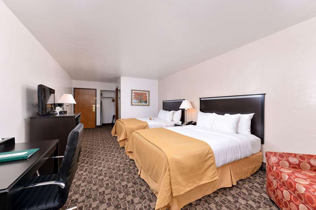 Quality Inn Vernal near Dinosaur National Monument - photo 10