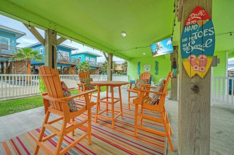 Reel Life Dreams by Avantstay Pool Near Beach - photo 75