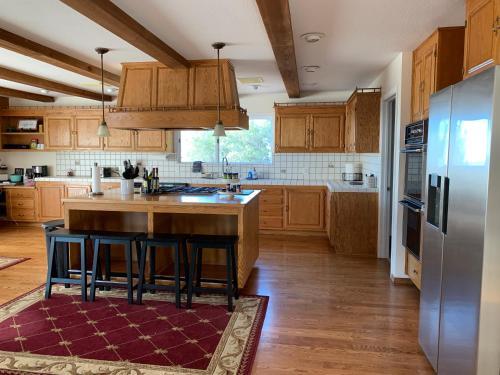 Villa Alta Vista at Yosemite Stunning Views and Game Room — 4-Star Luxury Hotel in Mariposa, United States