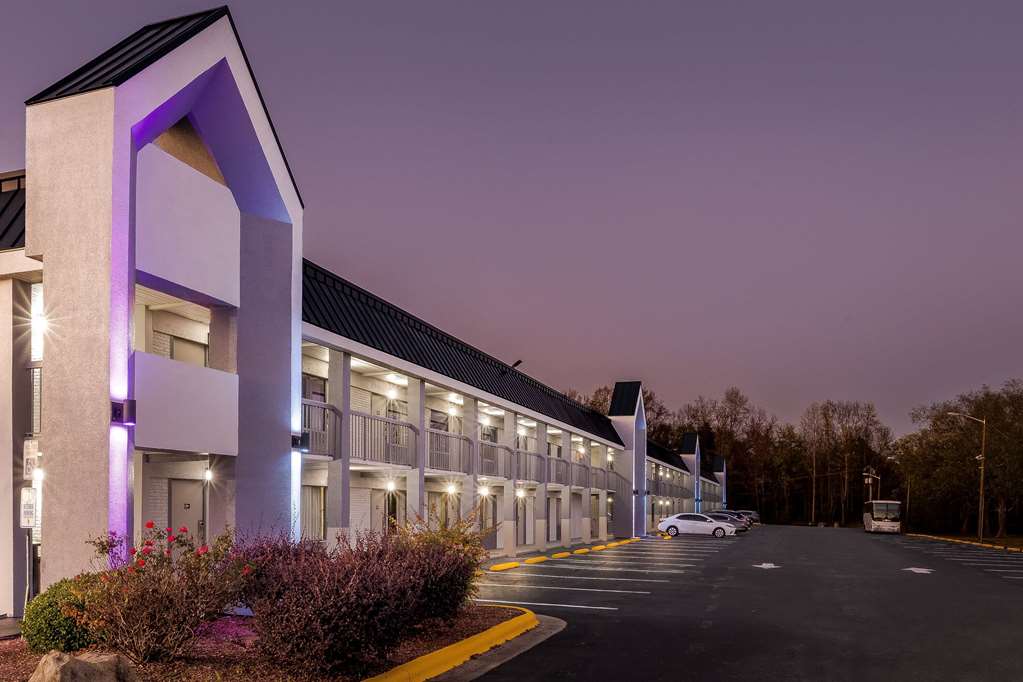 Super 8 by Wyndham Garysburg Roanoke Rapids - photo 8