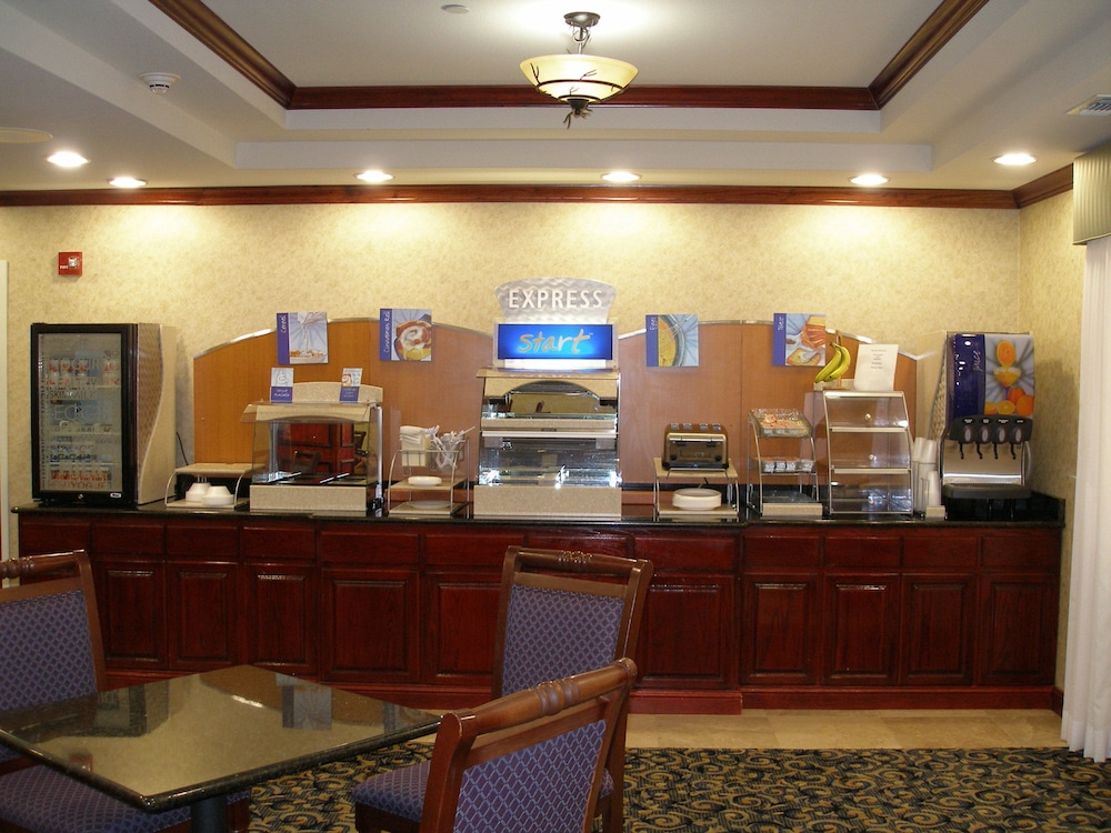 Holiday Inn Express & Suites Pampa by IHG - photo 60