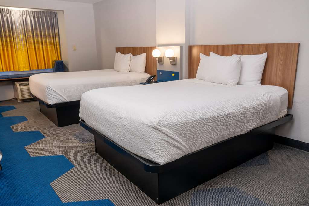Microtel Inn & Suites by Wyndham Pigeon Forge - photo 6