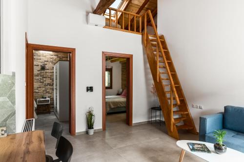 Eloise Apartments — 4-Star Luxury Hotel in Agios Matthaios, Greece