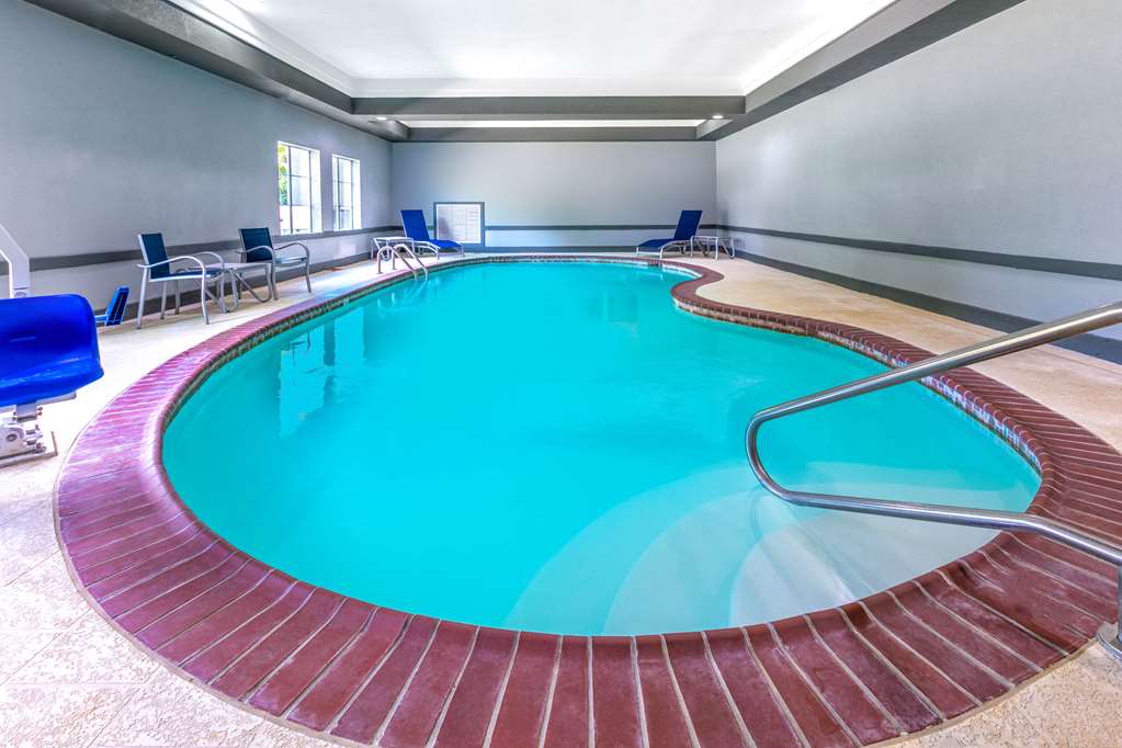 La Quinta Inn & Suites by Wyndham Jacksonville TX - photo 7