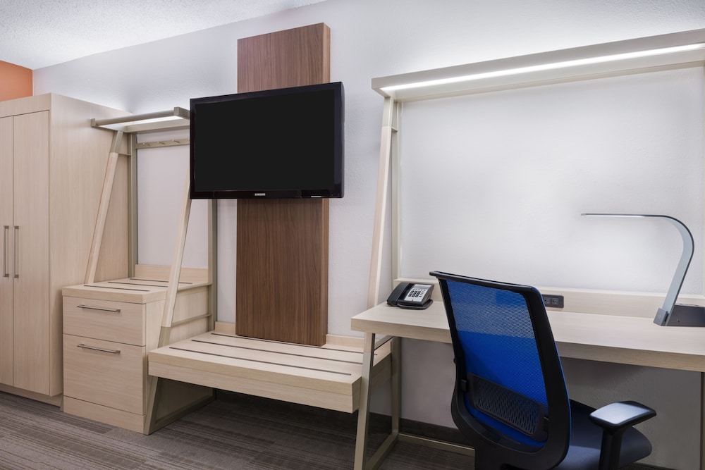 Holiday Inn Express & Suites Nearest Universal Orlando by IHG - photo 14