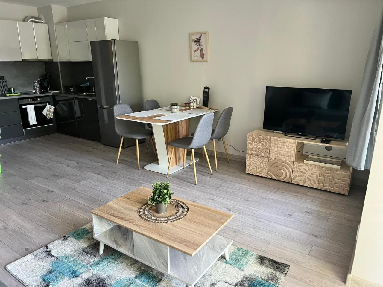 Modern 1BR Comfort in Oborishte with Private Parking — 4-Star Luxury Hotel in Sofia, Bulgaria