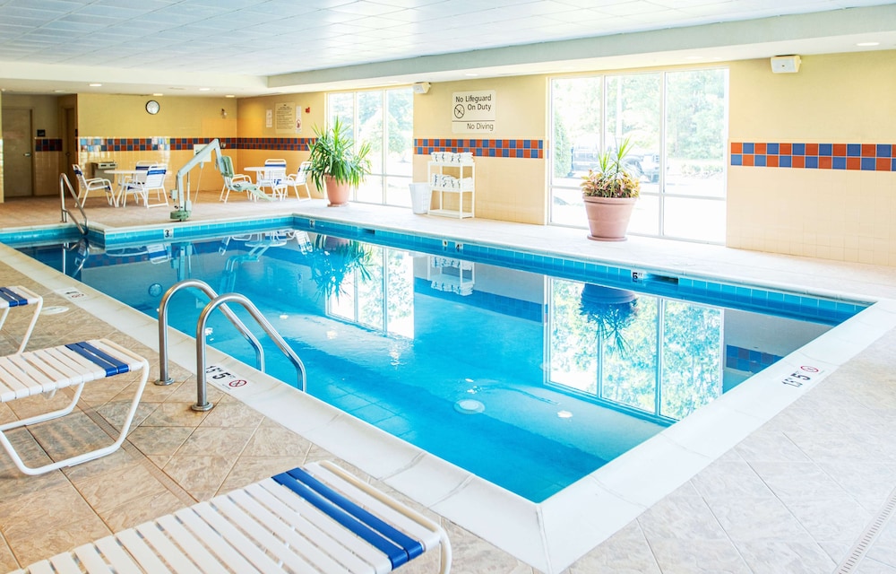 Hampton Inn Gloucester - photo 29