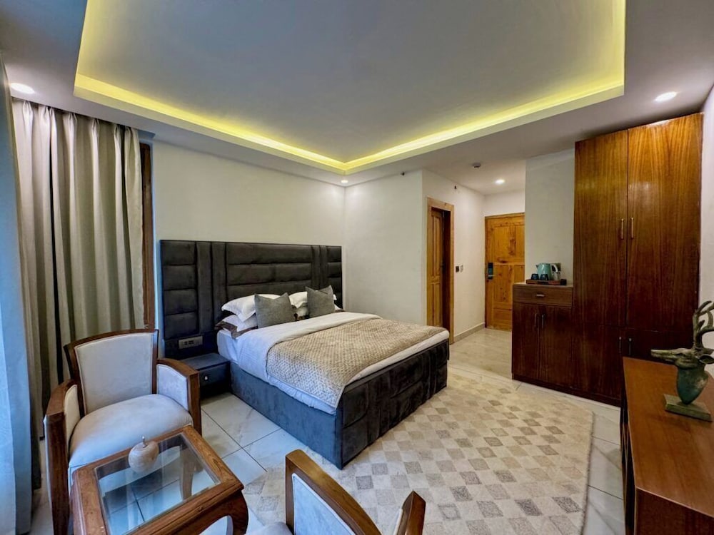 Ausnya Tirthan in Banjar, India