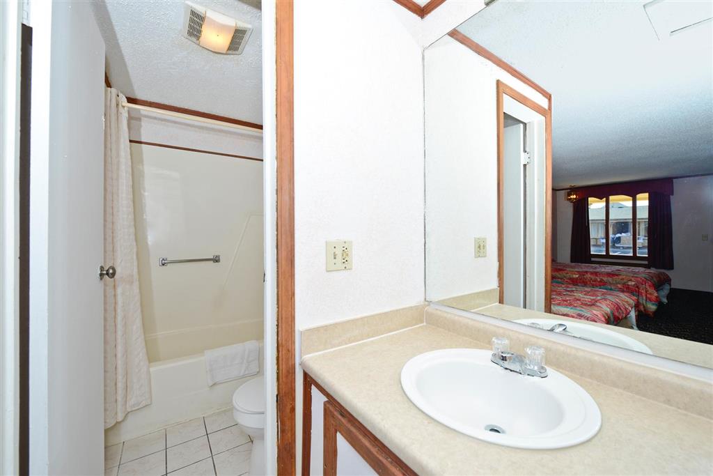 Americas Best Value Inn & Suites Warren Detroit - photo 11