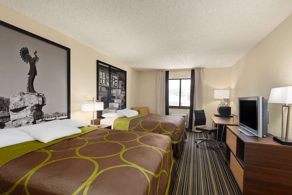 Super 8 by Wyndham Dodge City - photo 17