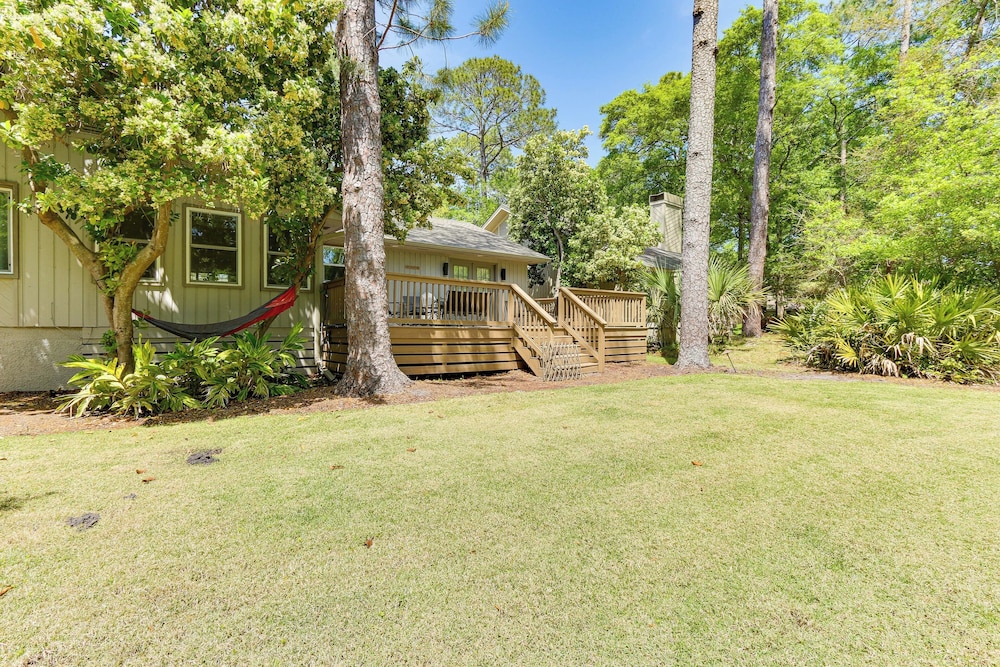2 Mi to Beach Sea Pines Resort Home w Large Yard - photo 15