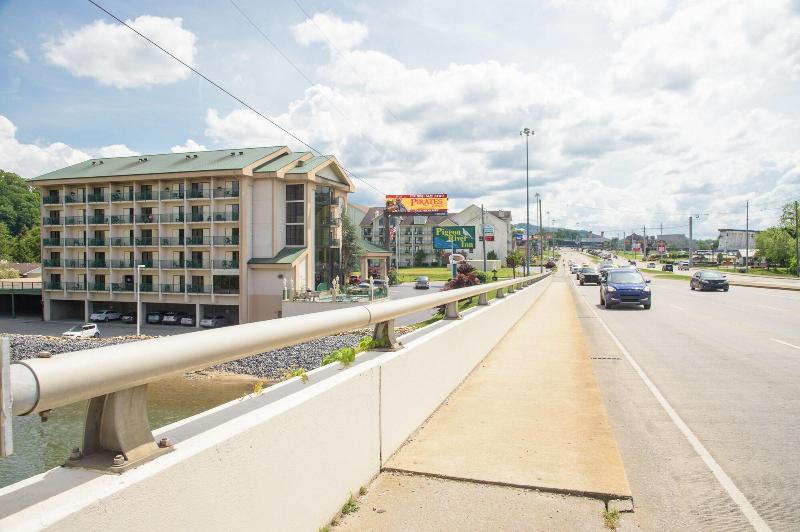 Pigeon River Inn - photo 4