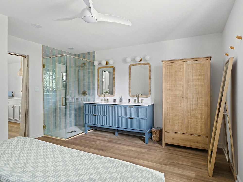 The Claire Hotel - photo 7