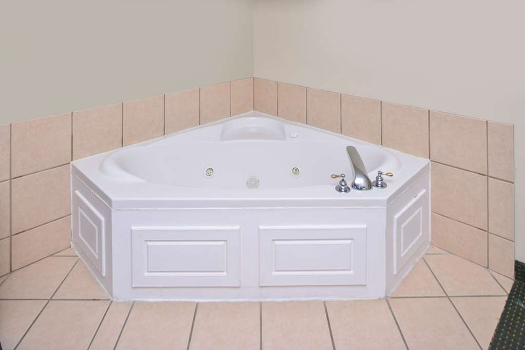 Americas Best Value Inn Wiggins - photo 11