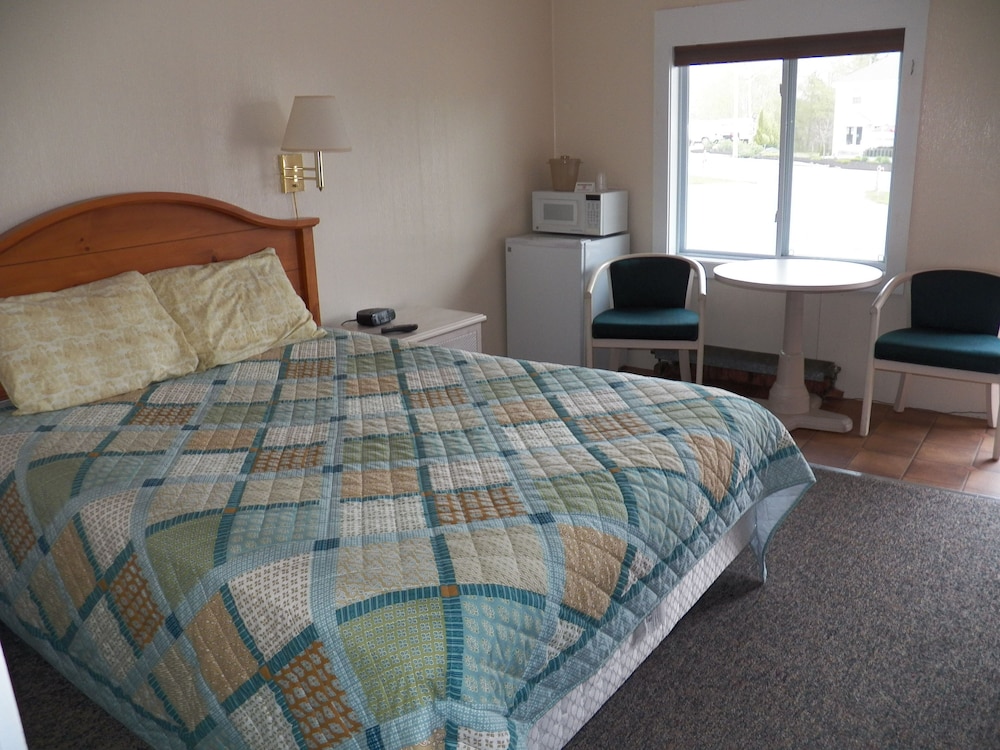 Coast Village Inn & Cottages - photo 8