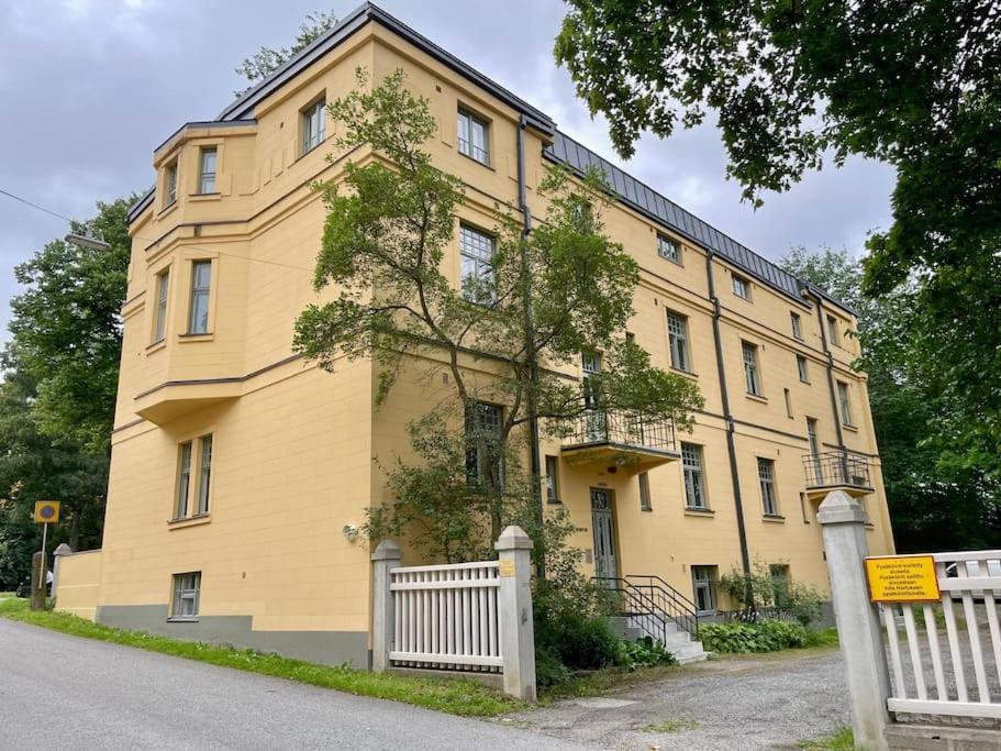 Kotimaailma Aparthotel Villa Hortus Turku — hotel near Turku Airport