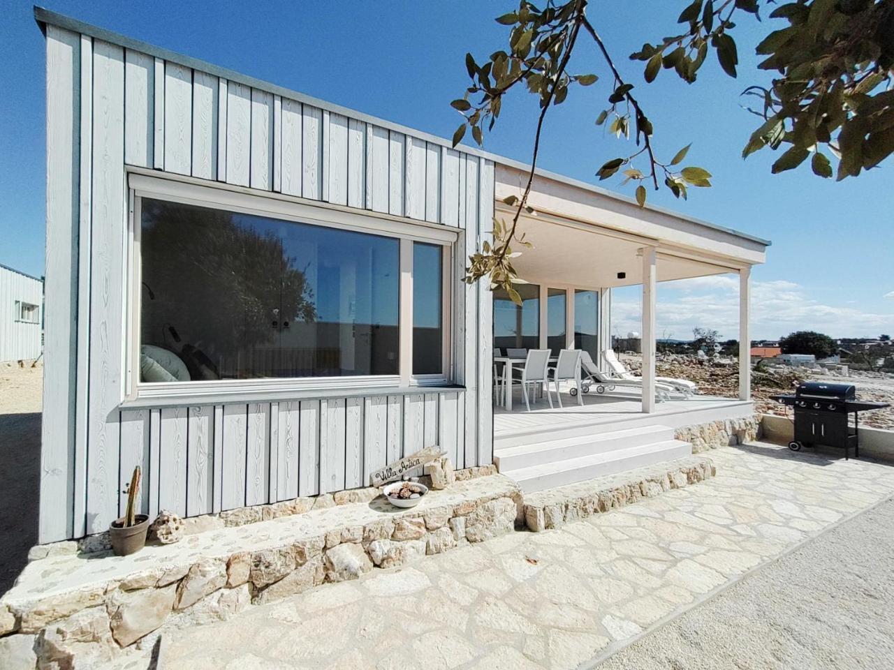 Camp Buqez 45 Villa Artica — 4-Star Luxury Hotel in Pakostane, Croatia