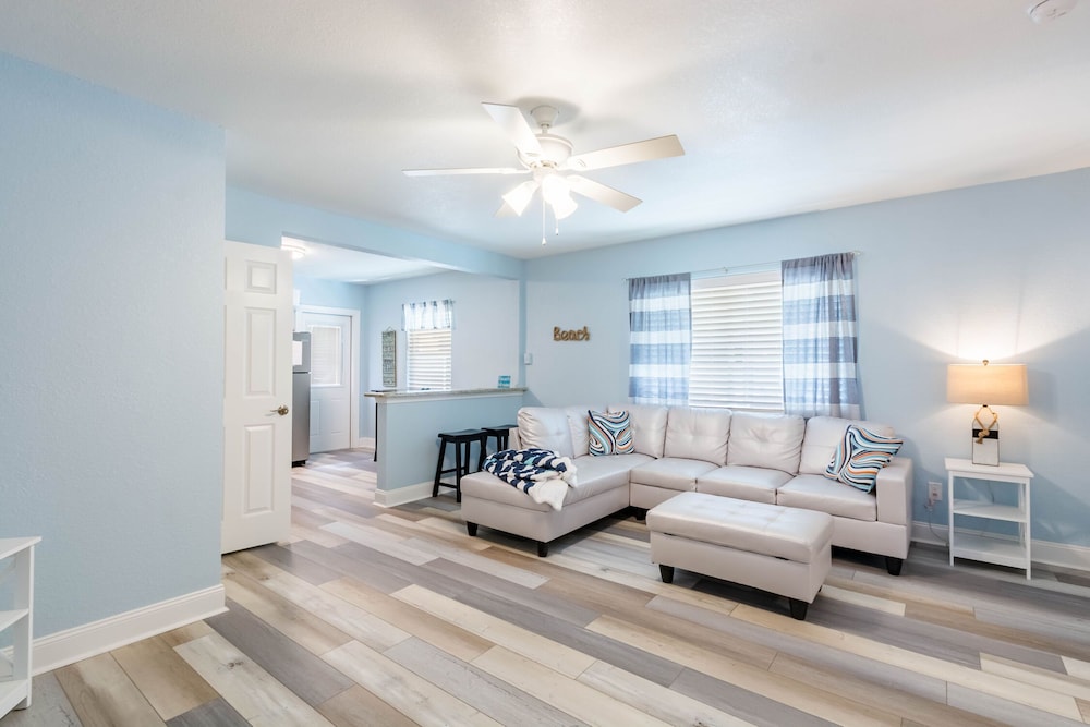 Upham Beach Inn - last minute hotel in Saint Pete Beach