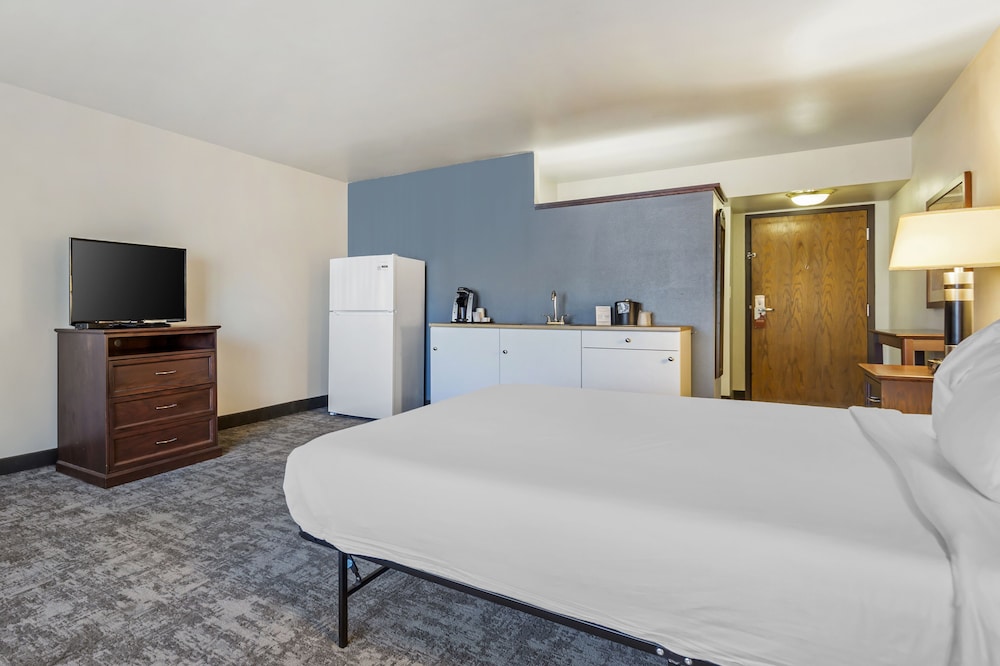 Seaport Inn and Suites - photo 6