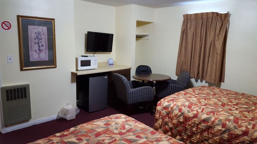 Colonial West Motel - photo 9